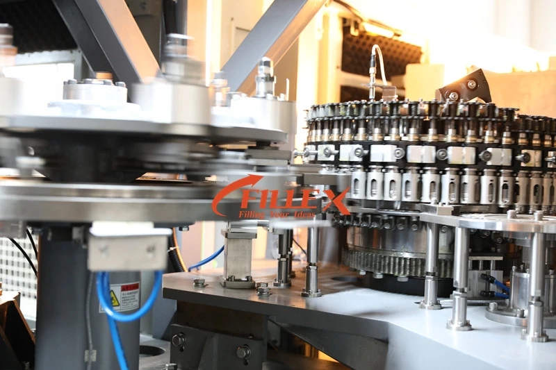 Pl&aacute;stico embotellado - Agua purificada - Carbonatada - Soplado - Llenado - Tapado - Combiblock-Machine.webp (1)